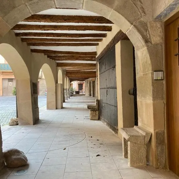 Quiet apartment in the heart of town with a large terrace l'Abatanador, hotel in Artesa de Segre