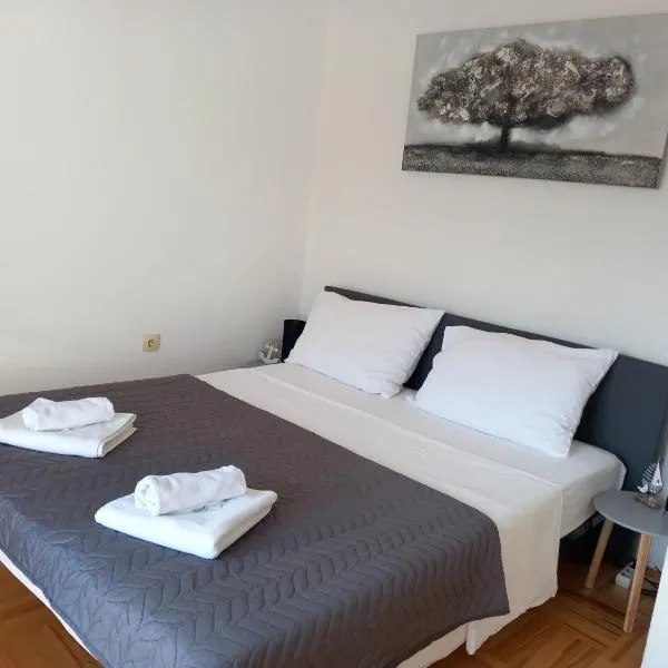 Apartments Mira, hotel in Lopar