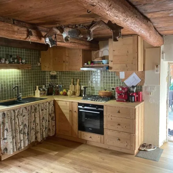 Rustikales Haus im Naturparadies, hotell i Saint-Étienne-de-Tinée