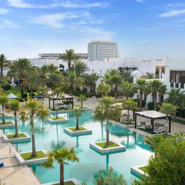 Viesnīca Sharq Village & Spa, a Ritz-Carlton Hotel pilsētā Waqra