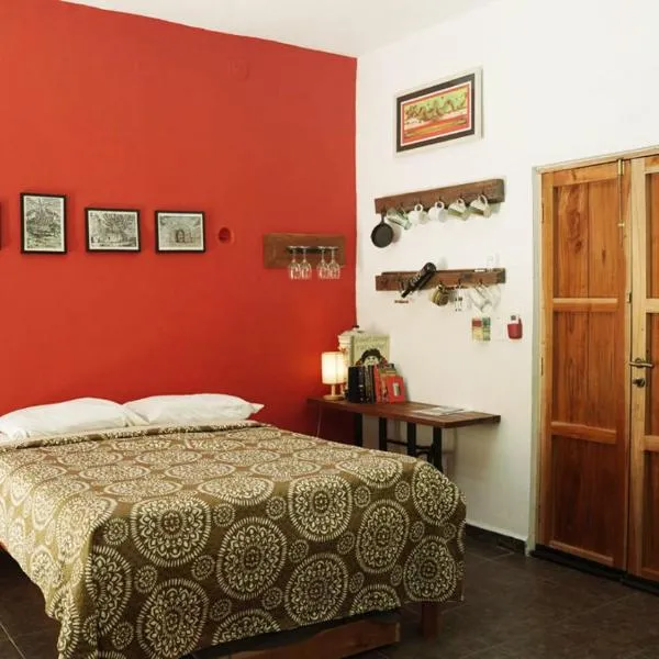 Habitacion Roja / Casa del Café, hotel in Campeche