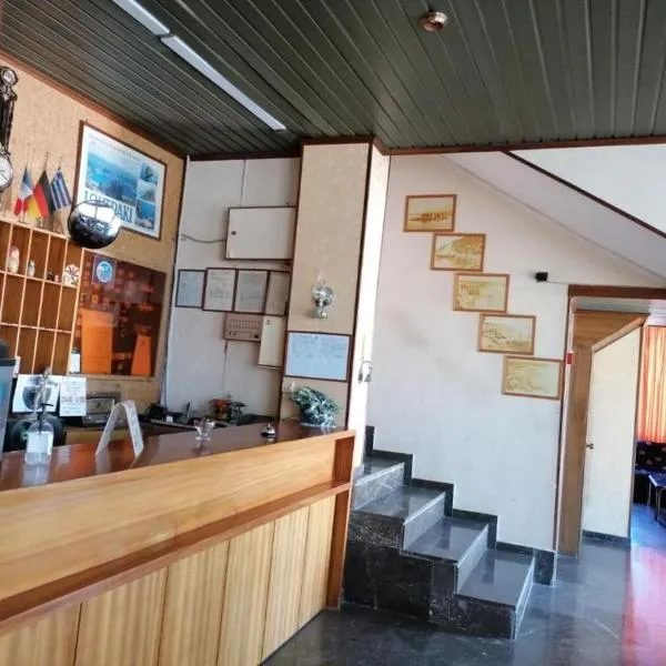 HOTEL ALEXANDROS, hotel Lutrákiban