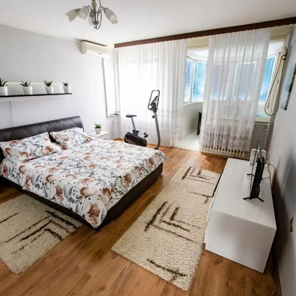 Spacious apartment (60sqm) with a balcony, ξενοδοχείο σε Tuzla