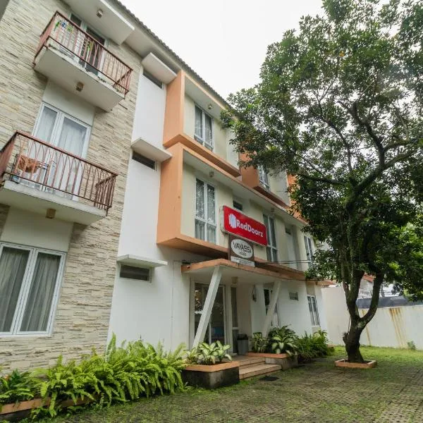 RedDoorz Syariah near Prasetya Mulya Cilandak campus, hotel v destinaci Jakarta