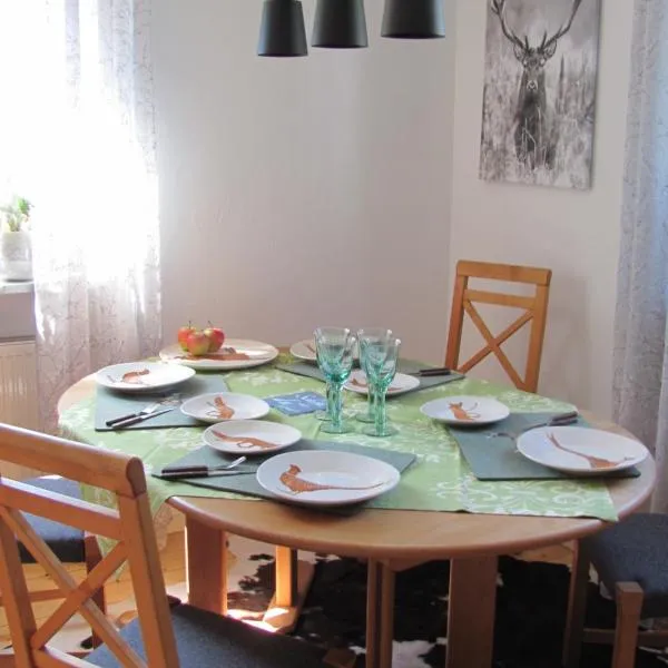 #7 Ferienhaus mit Schlossblick Trunkelsberg für max 6 Personen,Küche komplett eingerichtet, 2 Bäder 3 Schlafzimmer Top-Ausstattung, hotel in Trunkelsberg