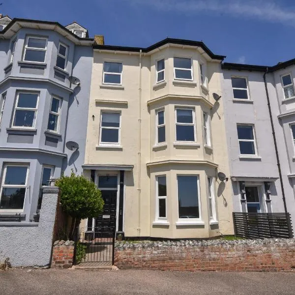 Flat 2, 10 Seafield Road, hotel di Seaton