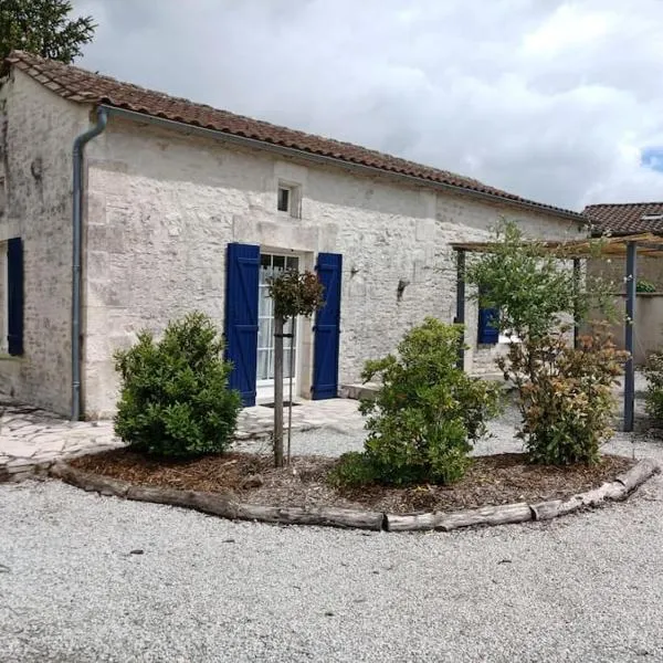 Petite maison de charme Les Chats Pîtres, hotel em Jauldes