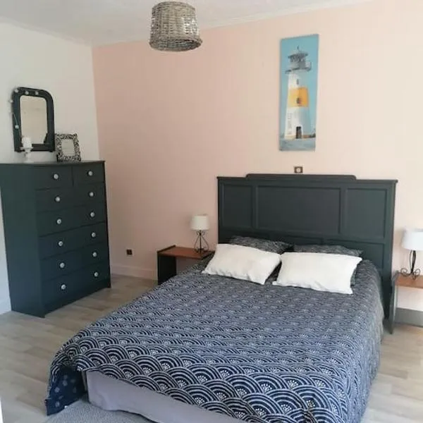 Gite à 5mn des plages et à 5mn de Granville, hotel in Longueville