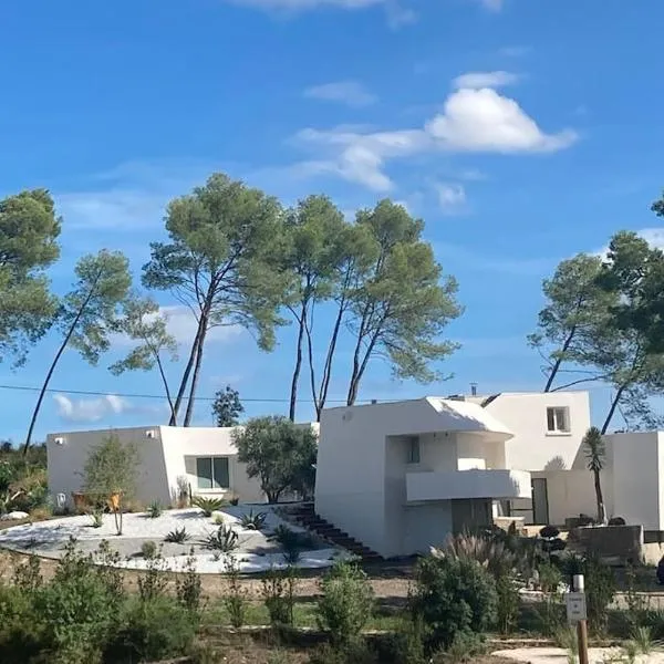 Villa design vue panoramique, hotel v destinácii Grabels
