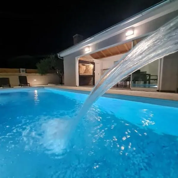 Kuca za odmor Feniks, hotel v destinaci Polača