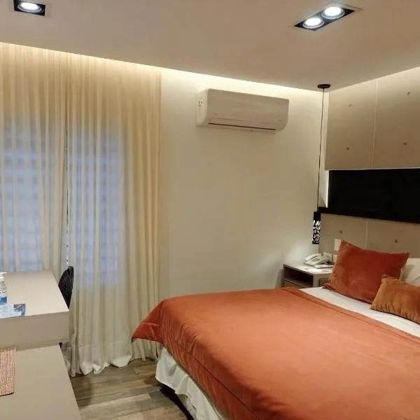 Global Hotel, hotel v destinaci Centenario