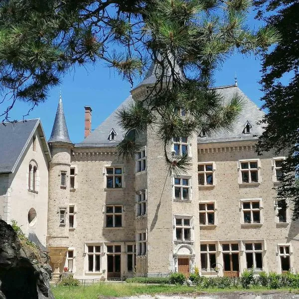 Gîte du Chateau de Saint-Geoire, hotel in Entre-deux-Guiers
