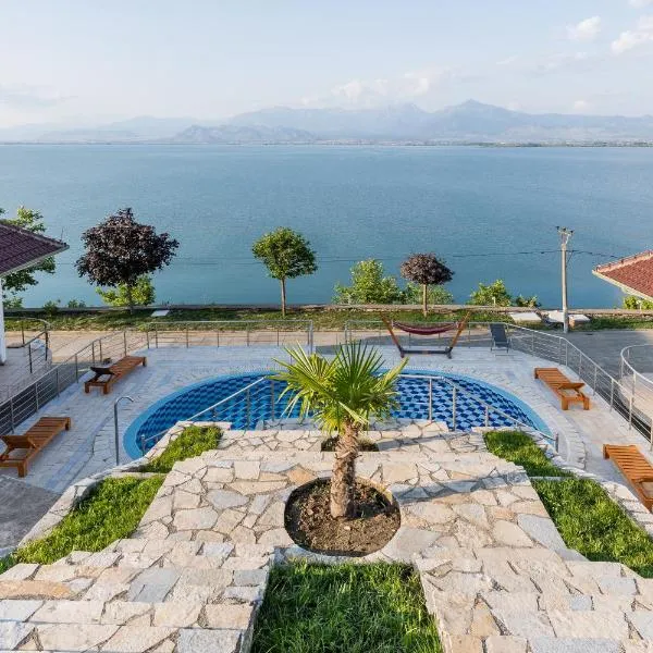The Lake Houses, hotel v destinaci Shirokë