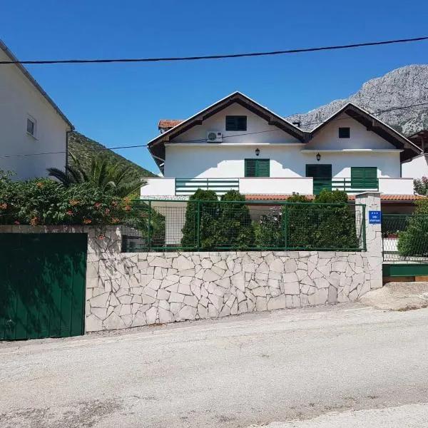 Sandra Apartmani 2, hotel in Zaostrog