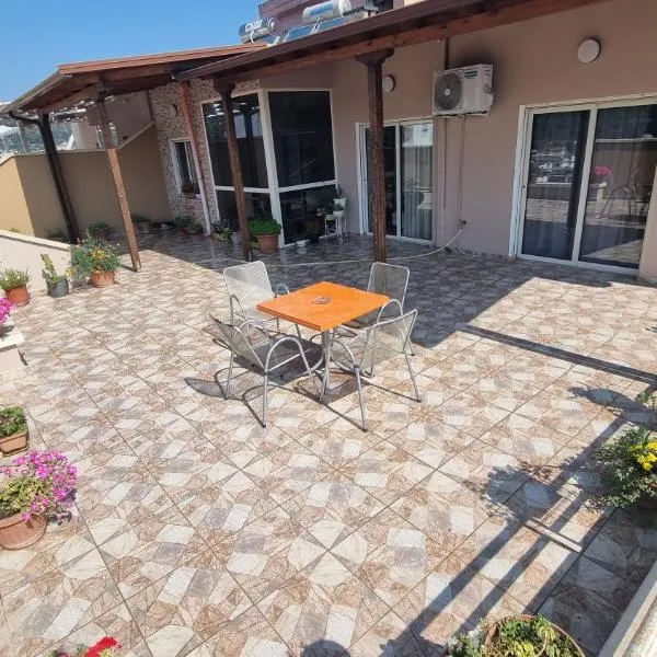 Luis Penthouse, hotel v destinaci Berat