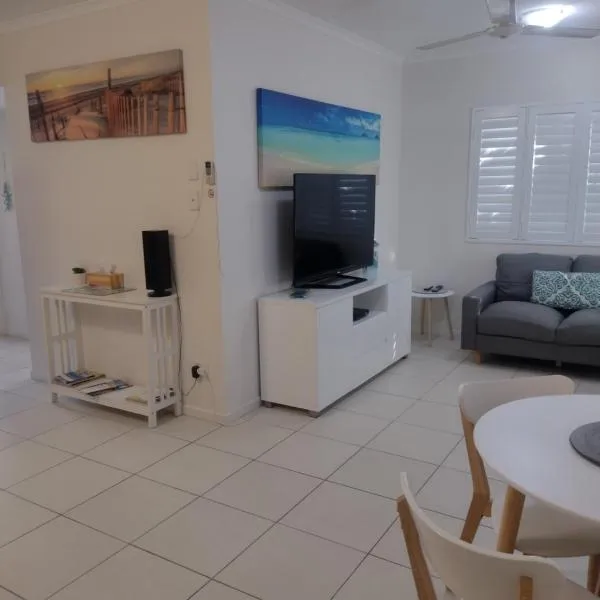 Ocean Breeze Apartments, hotel in Hervey Bay
