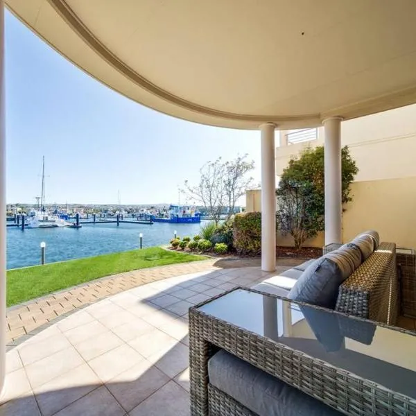 Marina Waterfront Townhouse on Monterey Drive, Hotel in Port Lincoln