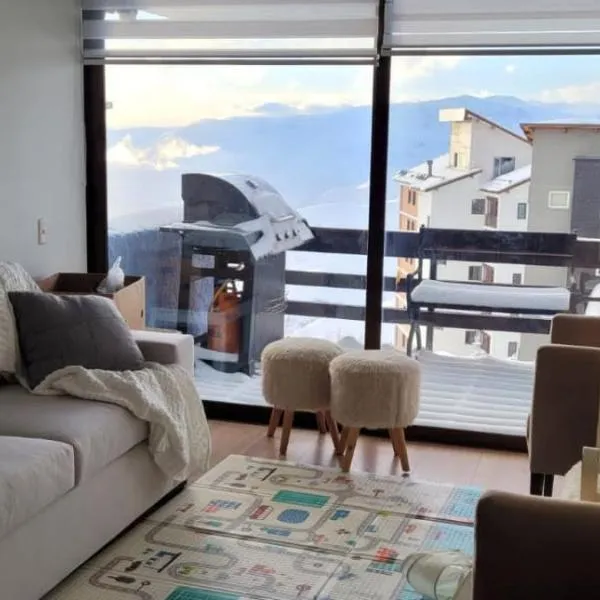 Ski in-out Apartment in El Colorado, hotel em El Colorado