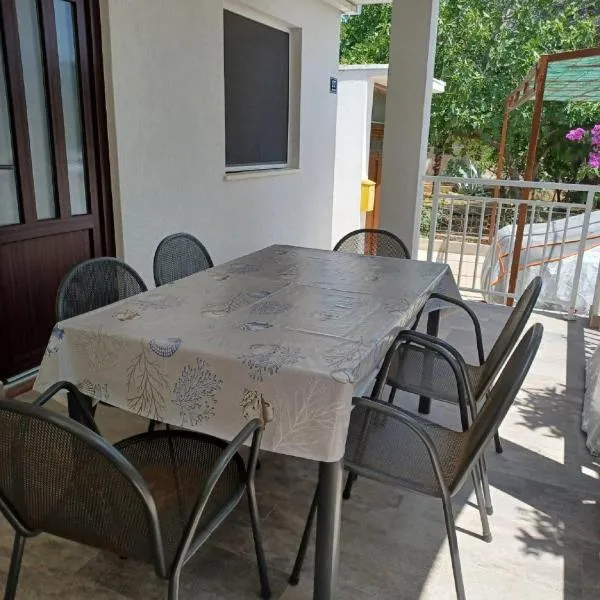 Studio Apartment Nikola, hotel v destinaci Janjina