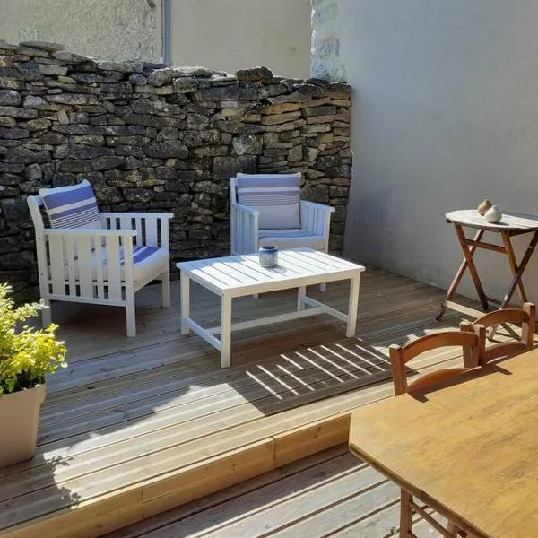 La cabane au fond du jardin, hotel en Montrodat