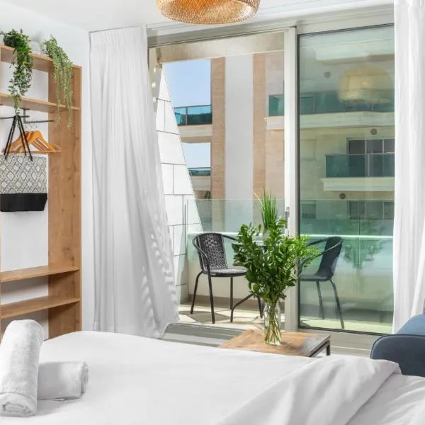 Luxury living 100 meter from the beach - by Edomlux, hotel in Eilat