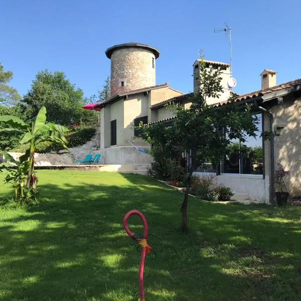 Moulin à vent de Prentygarde en Dordogne, hotel in Vélines