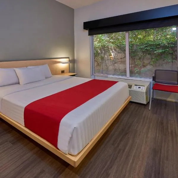 City Express by Marriott Saltillo Norte, hotel v destinaci Saltillo