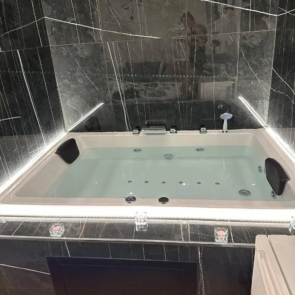 Black & White Luxury Rooms, hotel in Bari