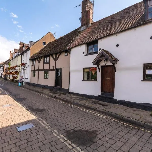 Bewdley River Cottage - Free private gated parking for 2 cars - River front location、ビュードリーのホテル