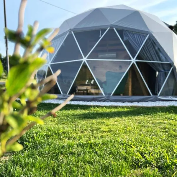 Osada przy Szlaku Glamping Domki Deluxe, hotel di Wola Kalinowska