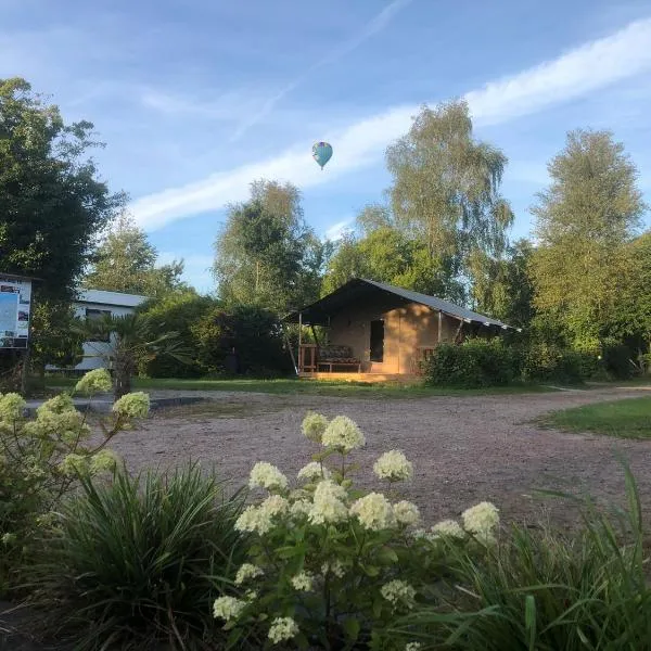Glampingtent - Camping Botniahiem - Damwoude-dichtbij Dokkum, hotel v destinaci Dantumawoude