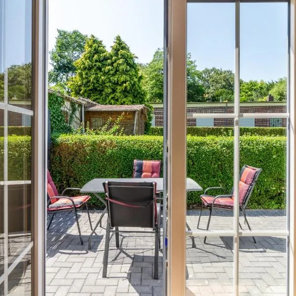 Ferienhaus Sonnenschein - Wohnung 1, hotel in Norden