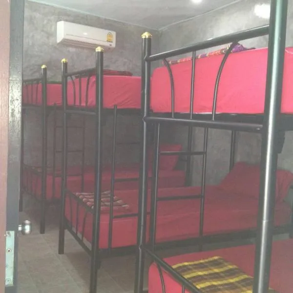 Funny Moon Hostel, hotel v destinaci Haad Rin