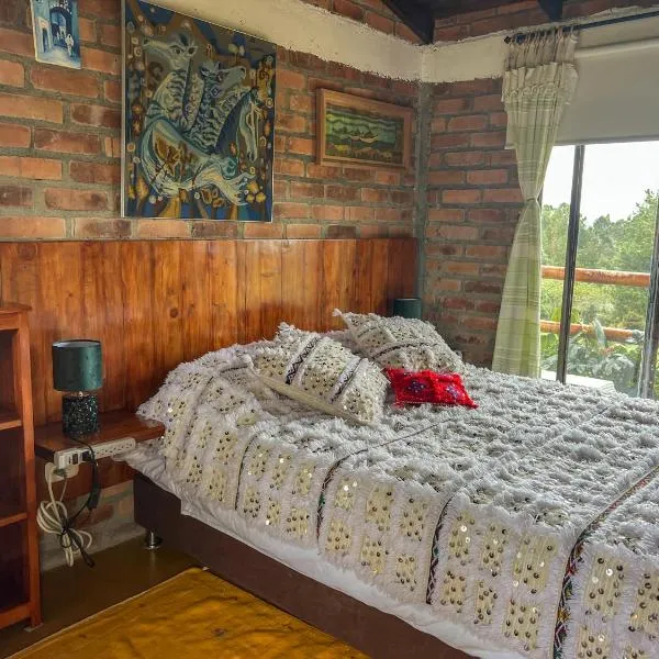 Campground Hostal La Bonanza Chez Kika, hotelli kohteessa Piendamó