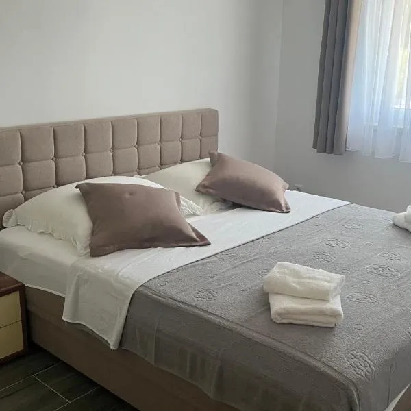 Apartments MIJUTA, hotel in Sukošan