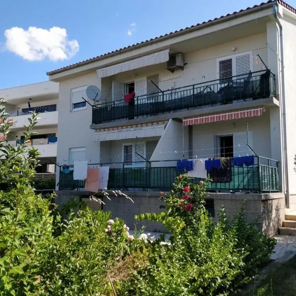 Apartments by the sea Banjol, Rab - 4965, hotel v destinaci Banjol