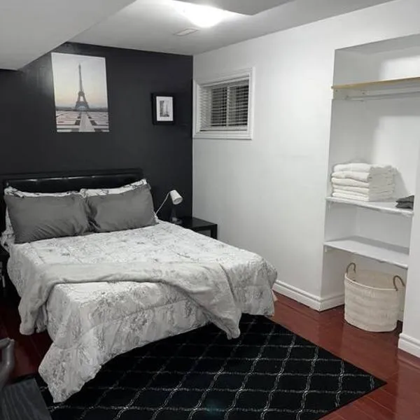 1 bedroom apartment w/Wifi and private entrance, hótel í Ajax