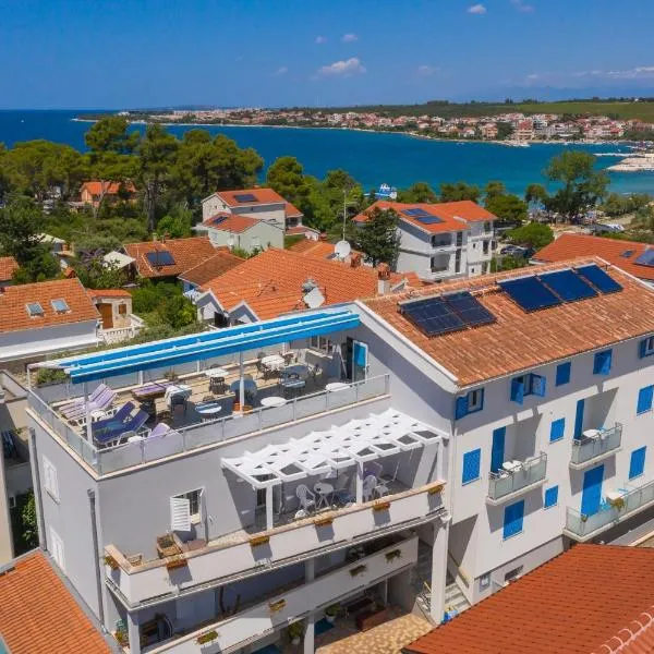 Pansion Pirat, hotel in Petrcane