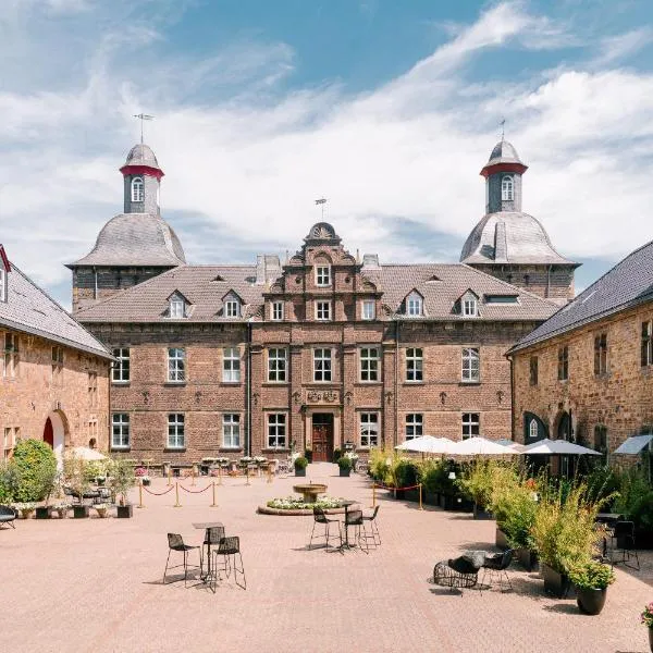 Schlosshotel Hugenpoet, hotel in Isenbügel