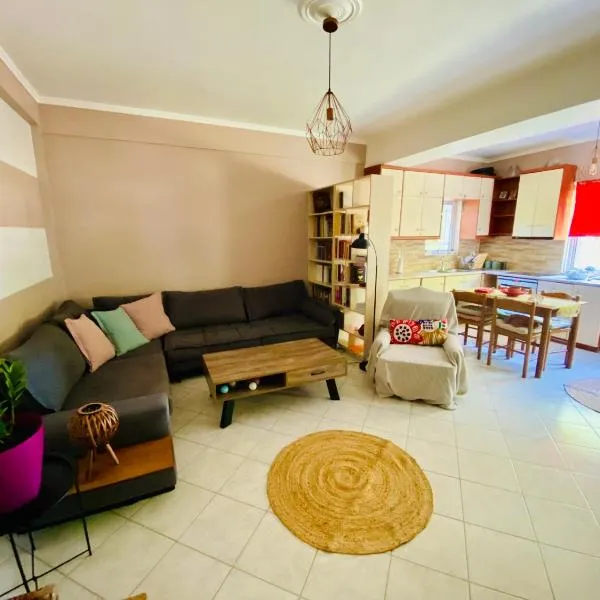 Cottage House,with big garden & lawn, hotel Amaliászban