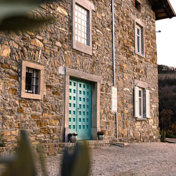 Kotič na hribu, hotel in Dobravlje