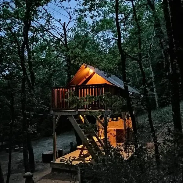 TENTE ECUREUIL 2 PERSONNES (CAMPING LOU CANTOU CEVENOL), hotel v destinaci Anduze