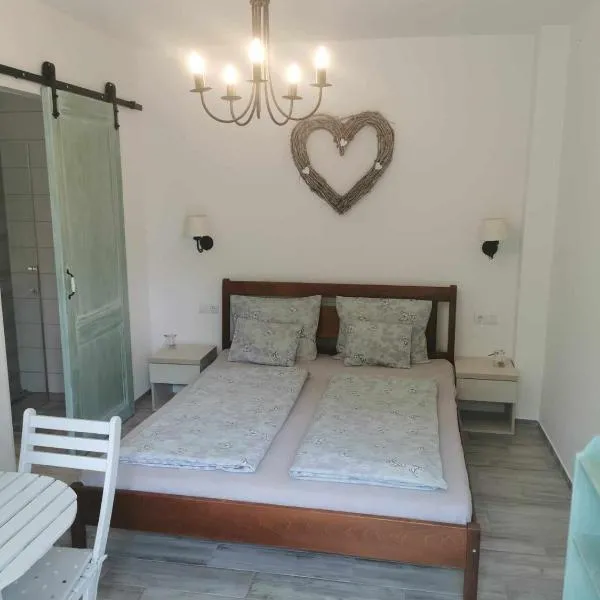 Zsálya Vendégház, hotel din Csopak