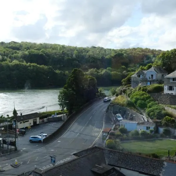 Admirals Apartment sleeps 4 adults 2 children EV Point, hôtel à Looe