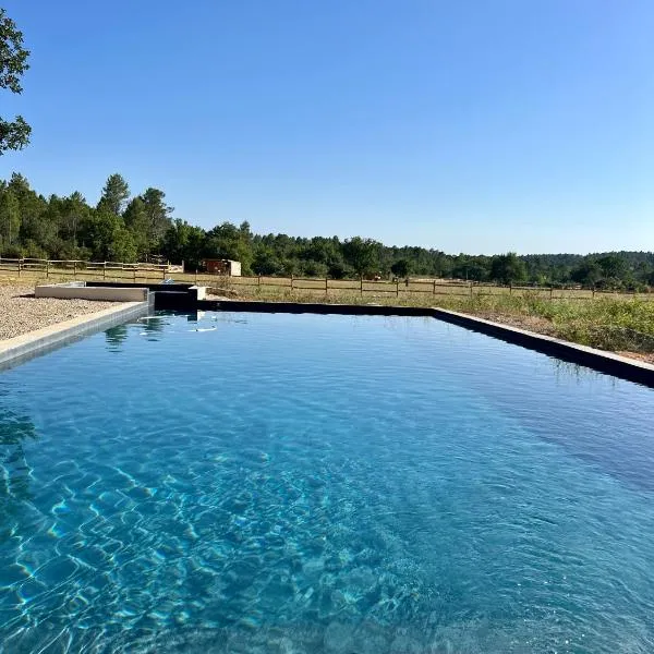 La cabane de babarot, hotel in Aups