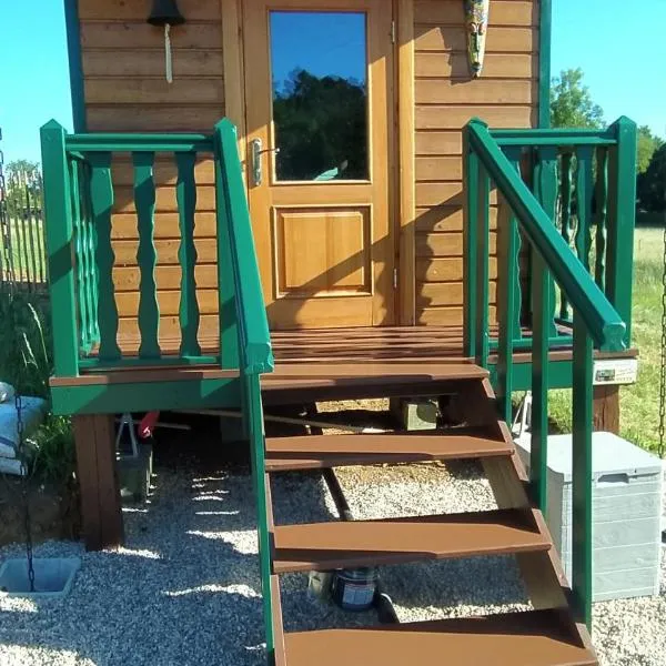 Roulotte de la Petite Beauronne, hotel em Les Lèches