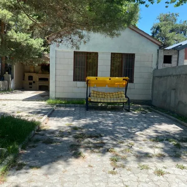 Коттедж на берегу оз. Севан, hotel in Sevan