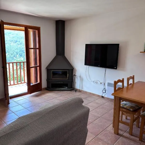 Mountain Apartment: Pedraforca, hotel in Saldés