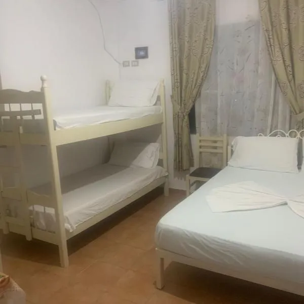 Dhomat e Nojes kati 1, hotel in Shëngjin