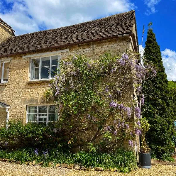 Cupcake Cottage: Quintessential Cotswold Cottage, hotelli kohteessa Nailsworth